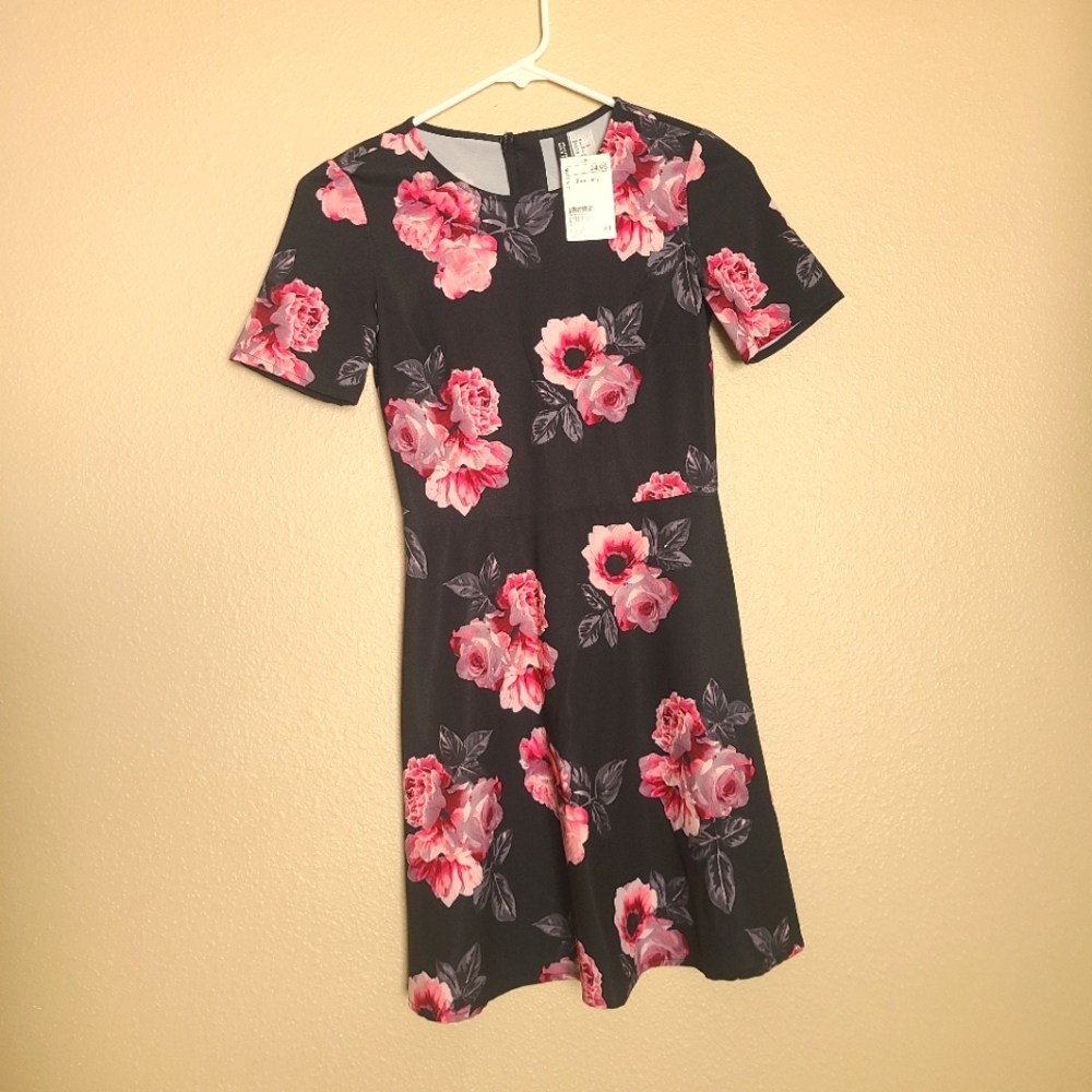 Womens H&M fit and flare floral print dress size 2